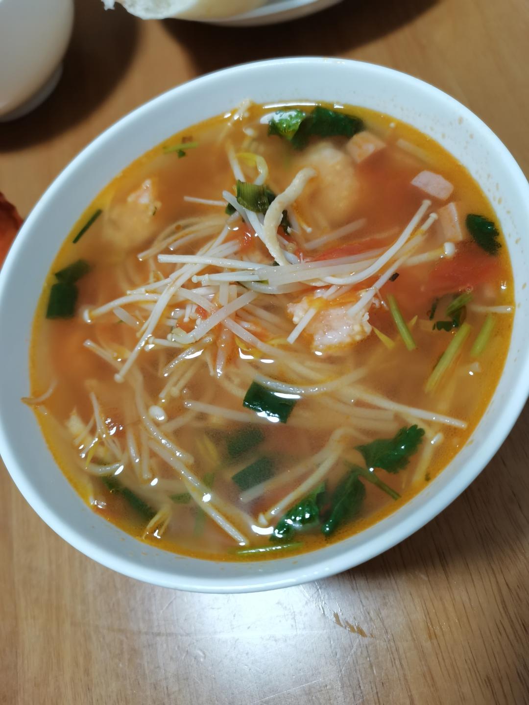 鲜香还能掉秤的番茄金针菇虾滑汤‼️让我康康谁还没学起来👀