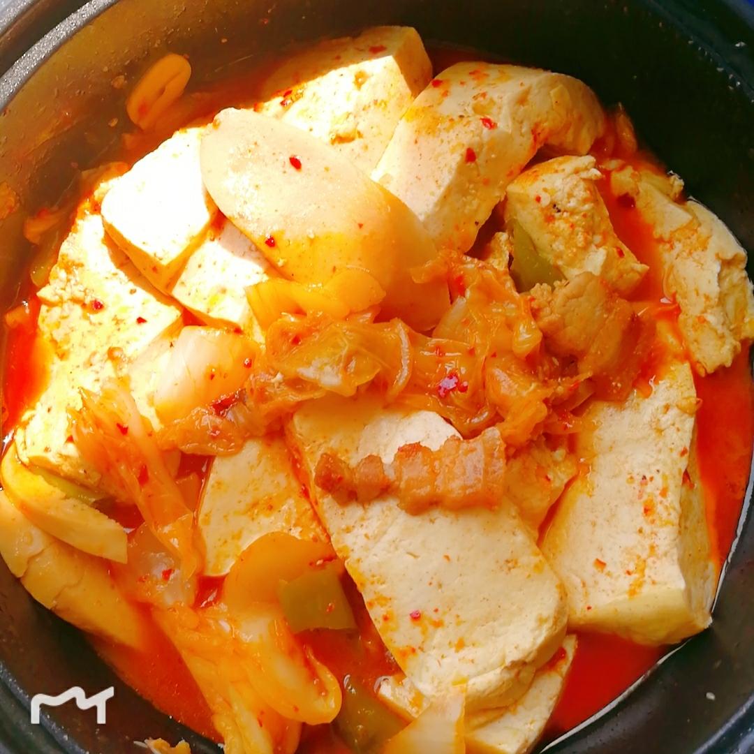 韩式辣白菜豆腐汤