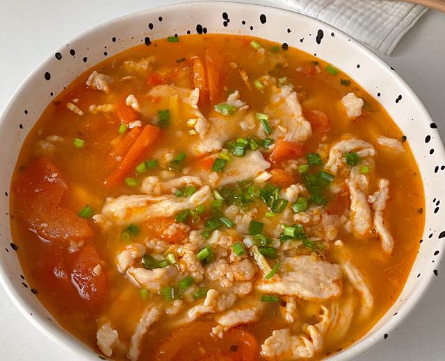 减脂低卡食谱 ｜ 番茄鸡胸滑肉疙瘩汤的做法