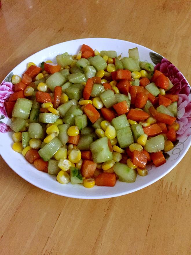 黄瓜玉米胡萝卜丁的做法