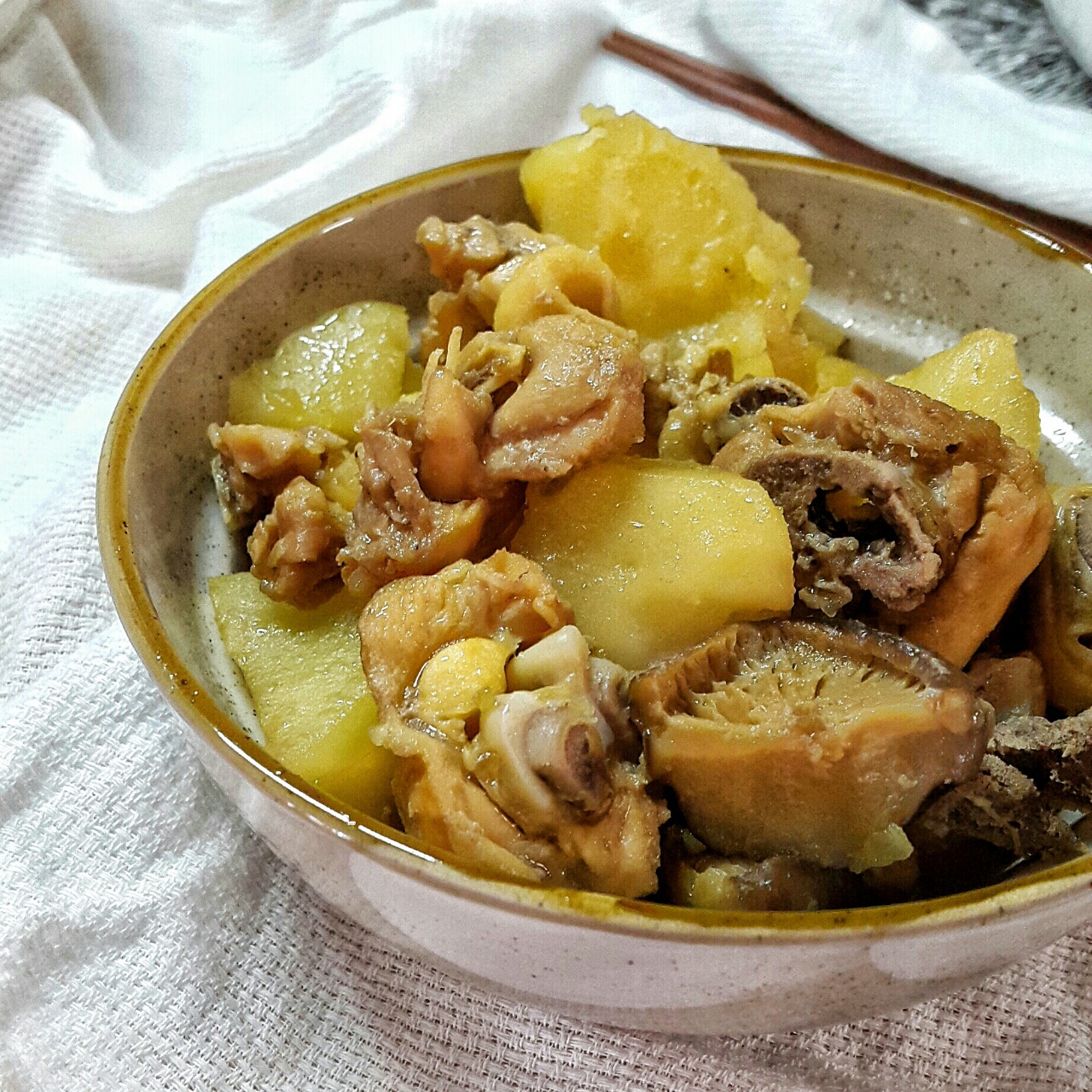 鸡腿炖土豆