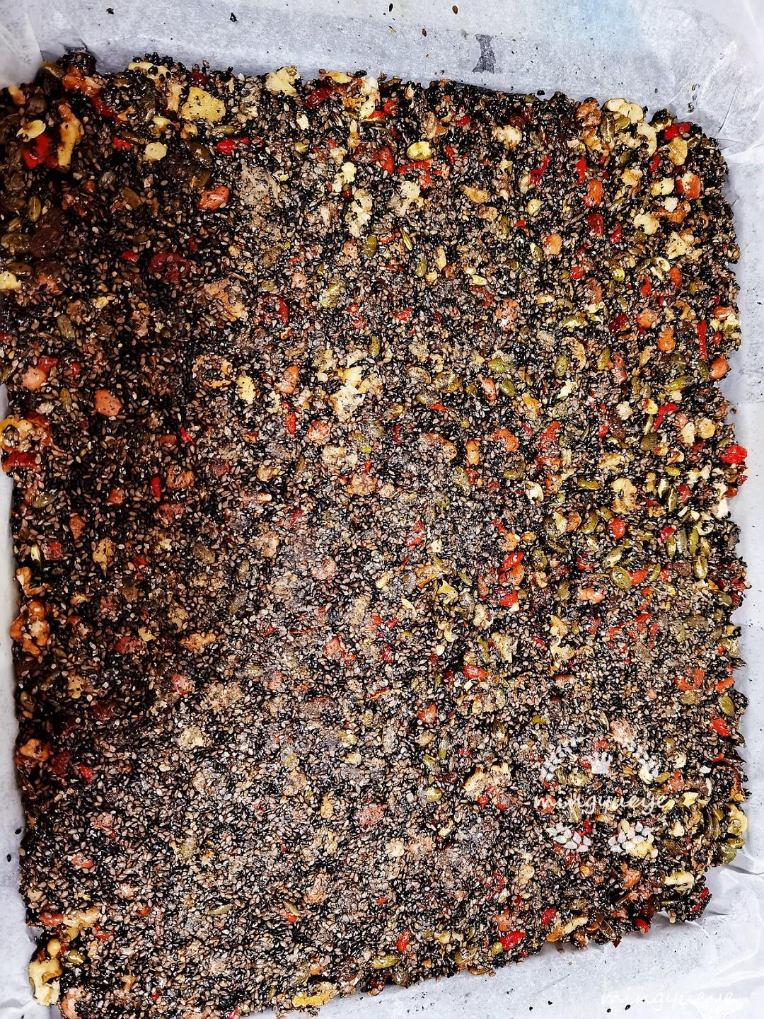 红枣核桃芝麻糖