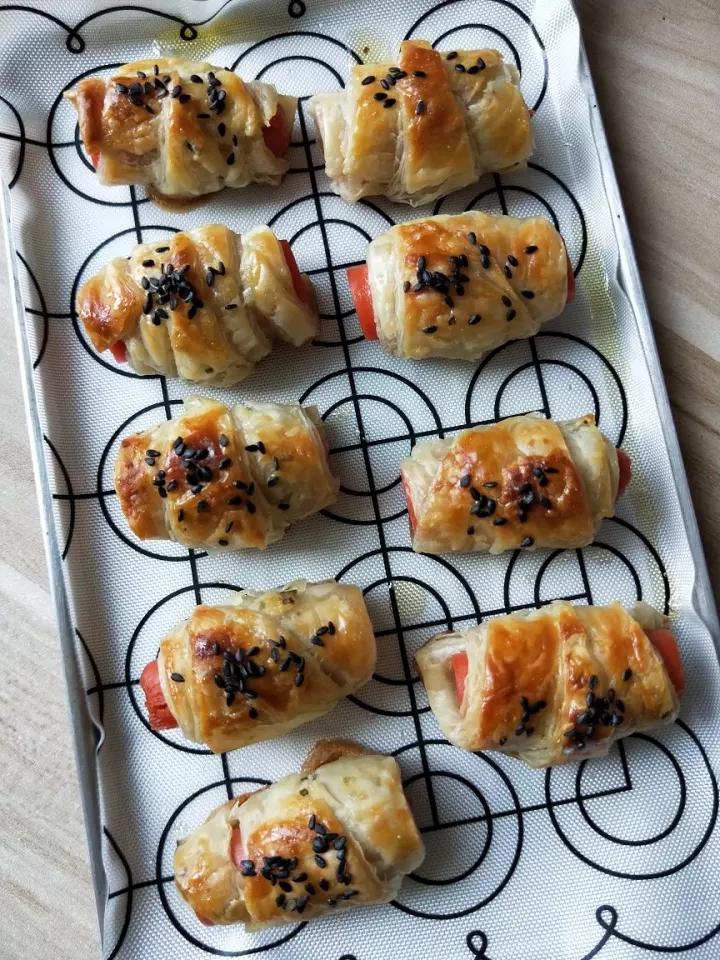 香肠酥皮卷：手抓饼皮还能这样吃，不用和面快速搞定早餐