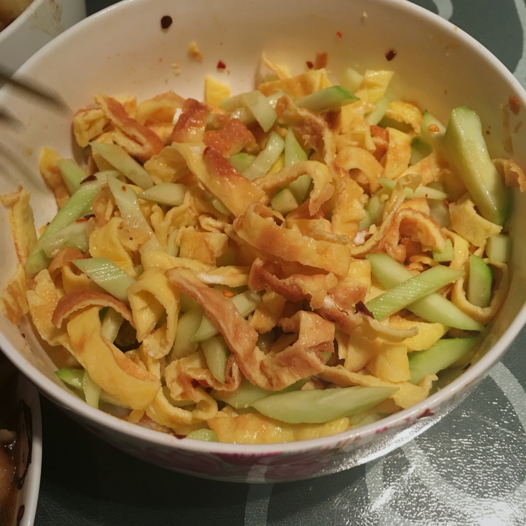 夏天来了--鸡蛋黄瓜凉菜