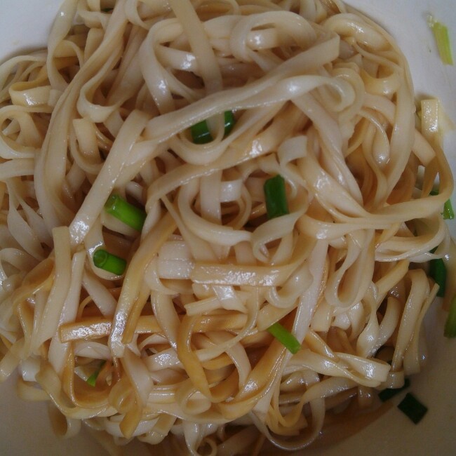 葱爆面—就是汪涵在天天向上里面做的那个啦