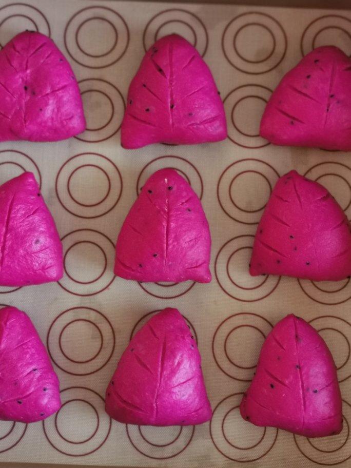 火龙果软欧包，粉嘟嘟～