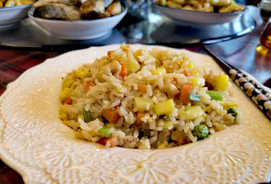 东南亚风情菠萝鸡肉炒饭