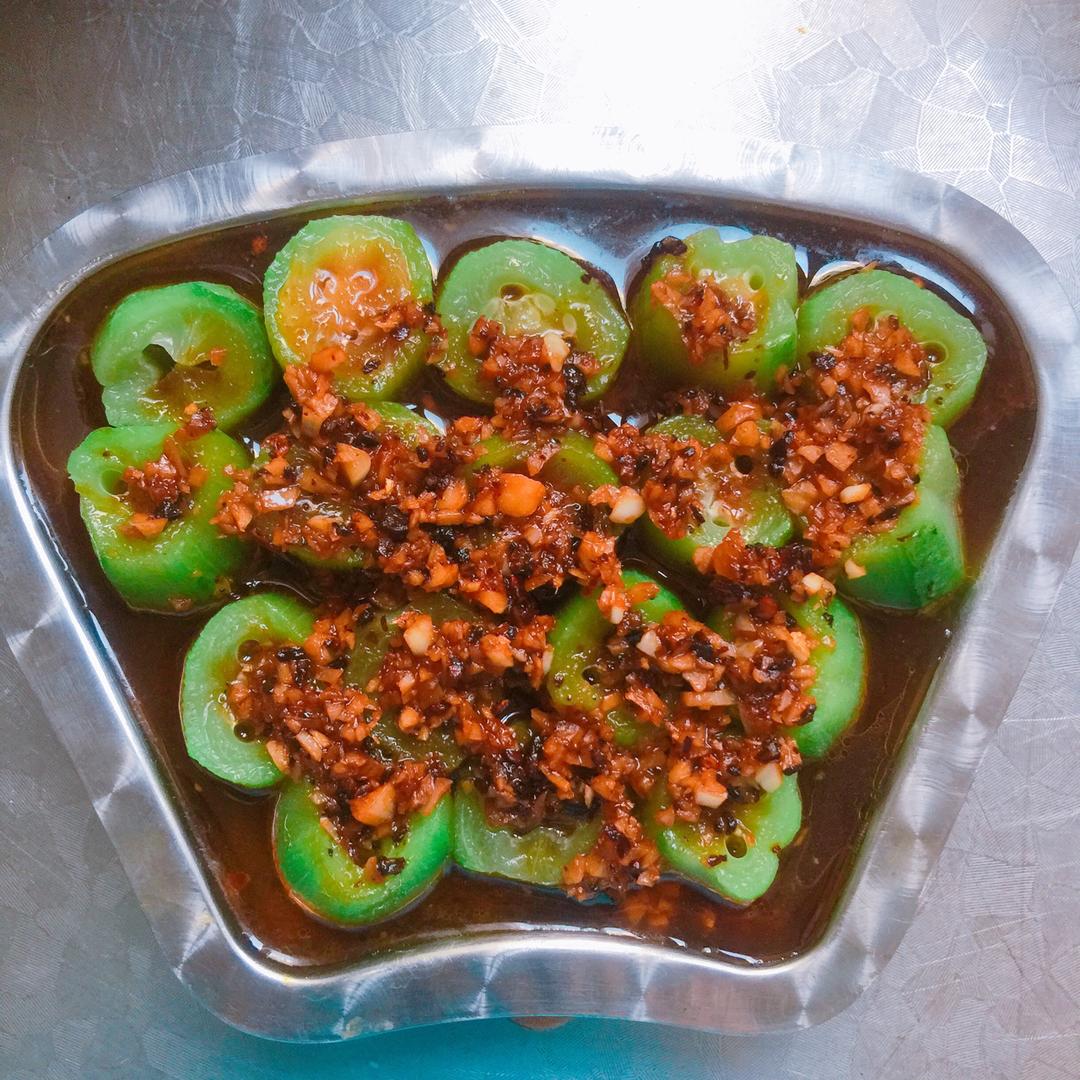 只需要五分钟就可以的美味蒜蓉蒸丝瓜