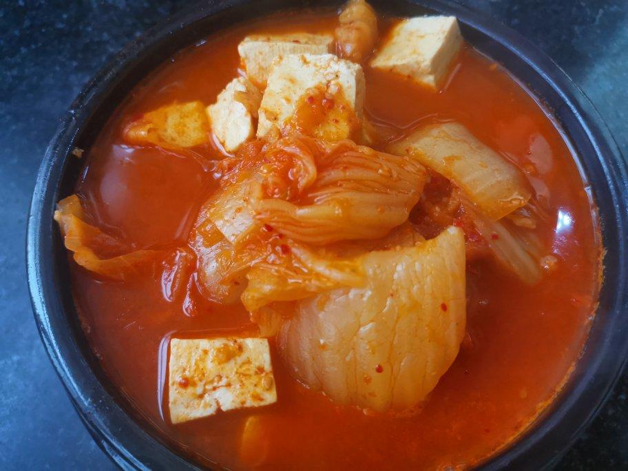 44:51赞辣白菜豆腐汤辣白菜,五花肉片,青红小辣椒,金针菇,嫩豆腐,韩式