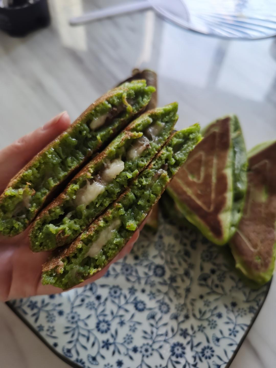 快来试试这款抹茶红豆厚松饼🤩软糯香甜