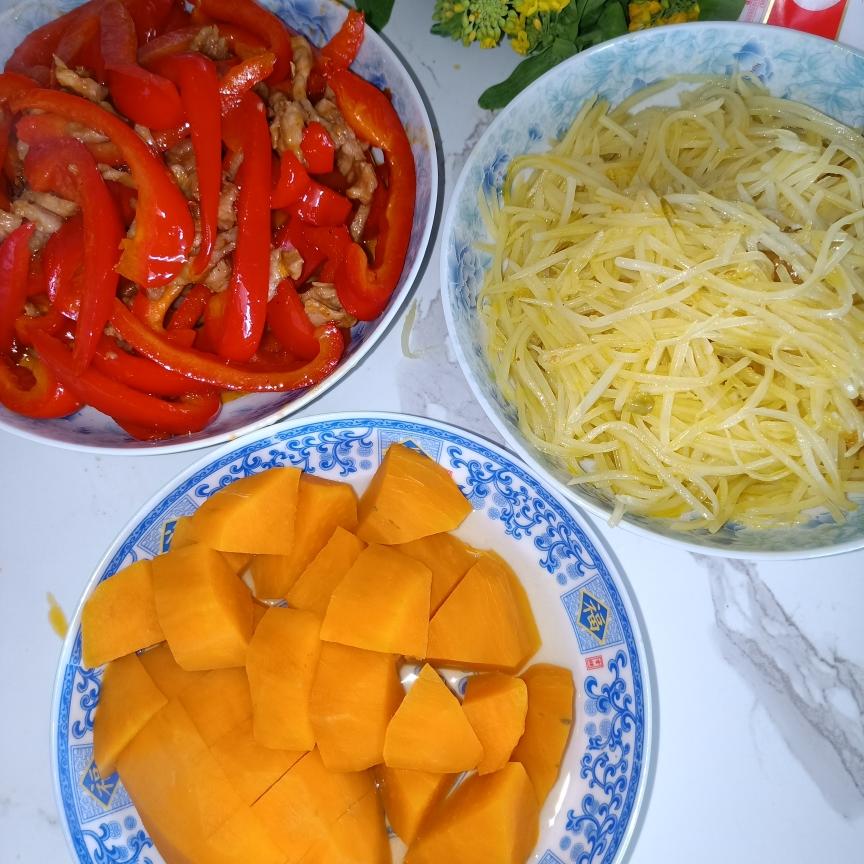 红袍炒肉/土豆丝/蒸红薯