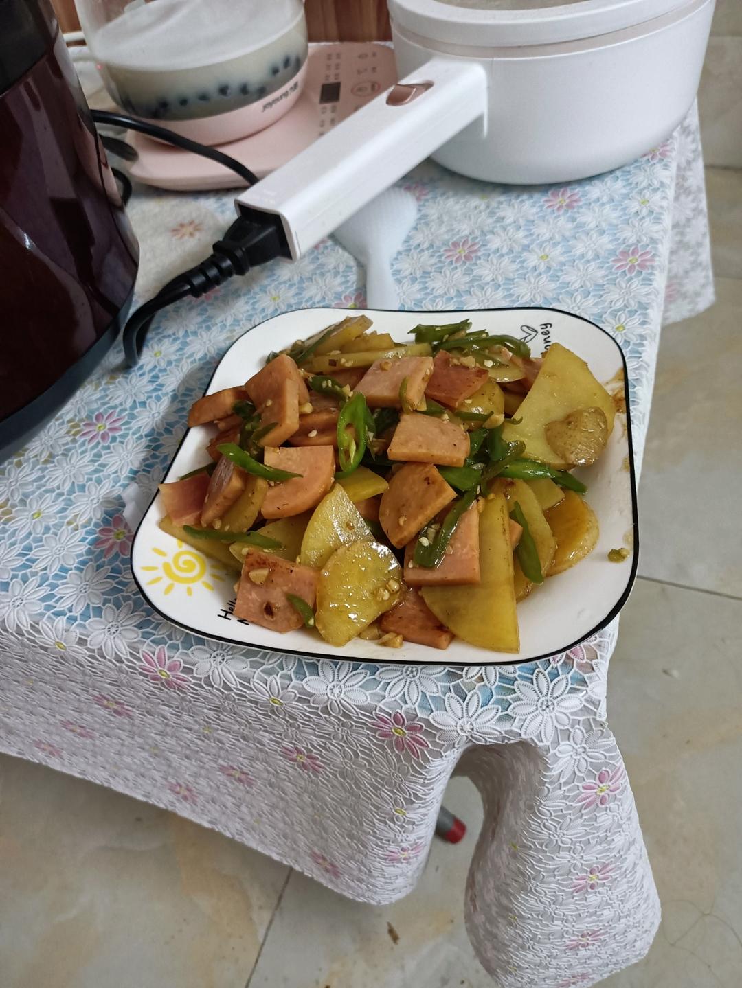 土豆片炒火腿肠