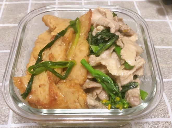 上班族带饭#炒肉卷+肉炒菜心的做法