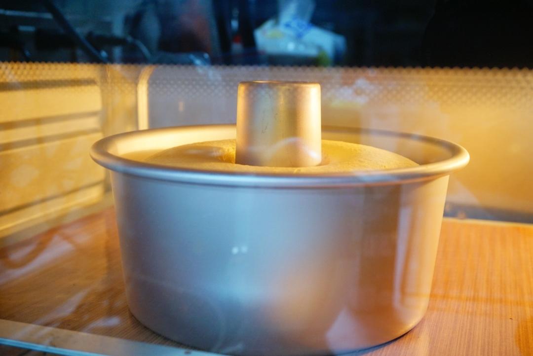 超简单完美戚风蛋糕（6寸2蛋）附打发、翻拌、脱模视频