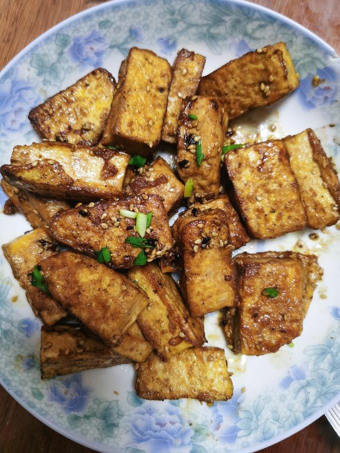 完胜路边摊：香煎孜然豆腐