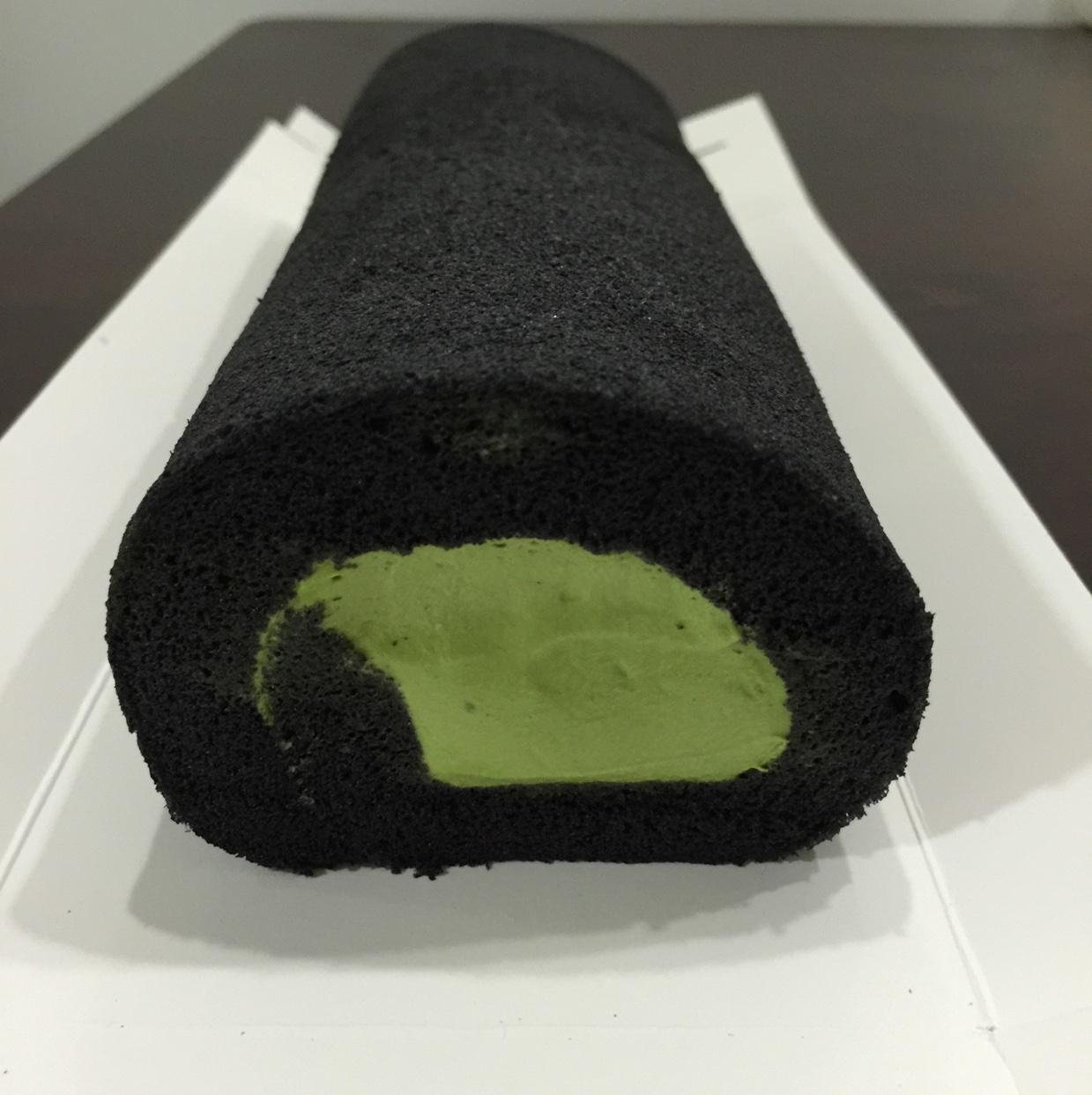 竹炭蛋糕卷