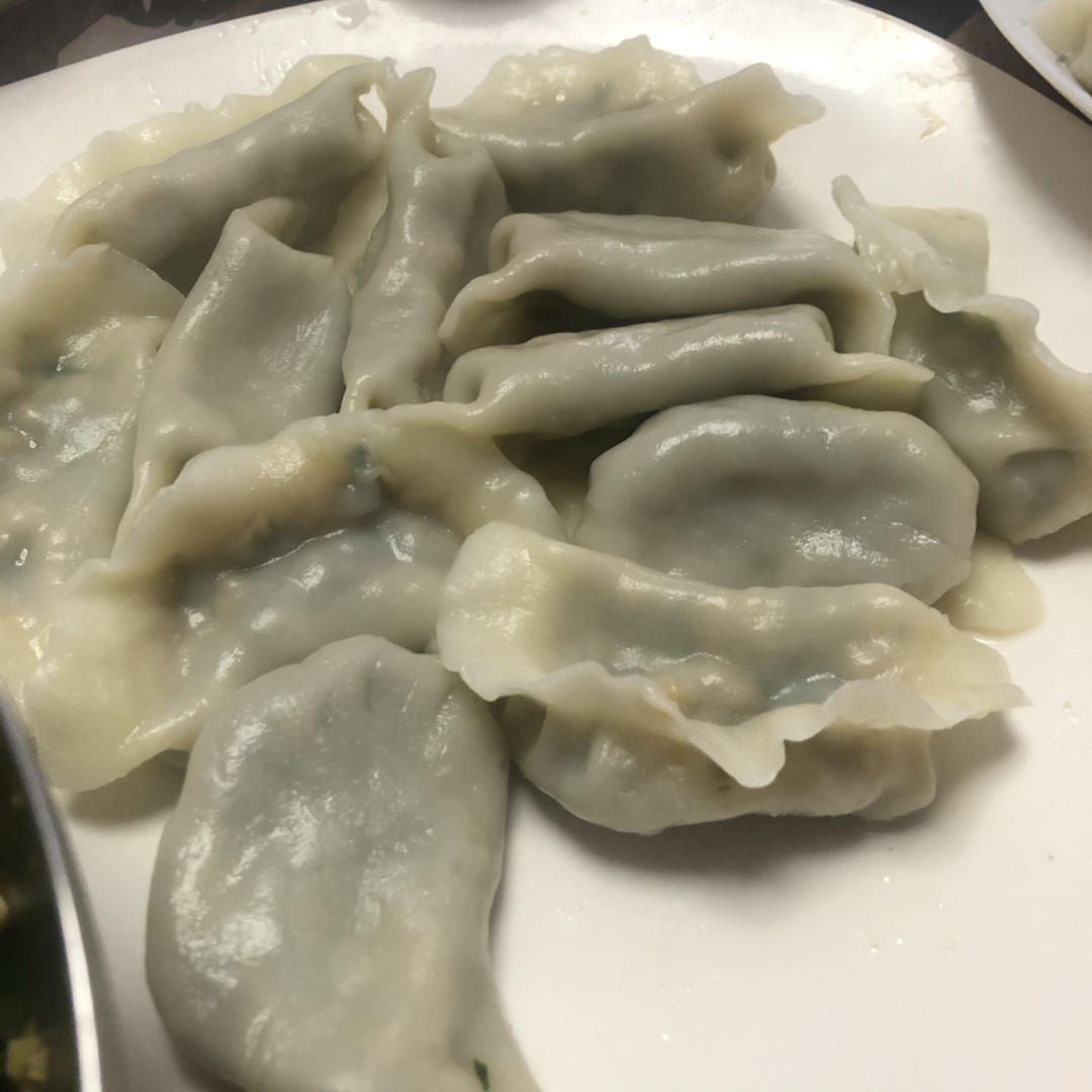 这才是传统做法，现在已经吃不到了，韭菜鸡蛋馅儿饺子