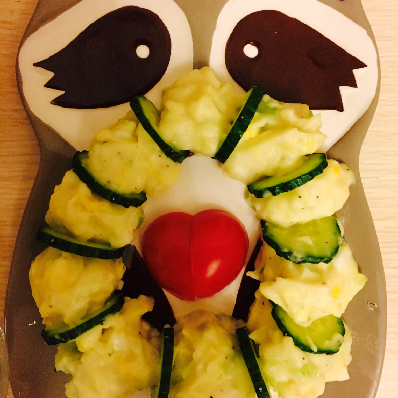 在10秒内把小西红柿切成心形