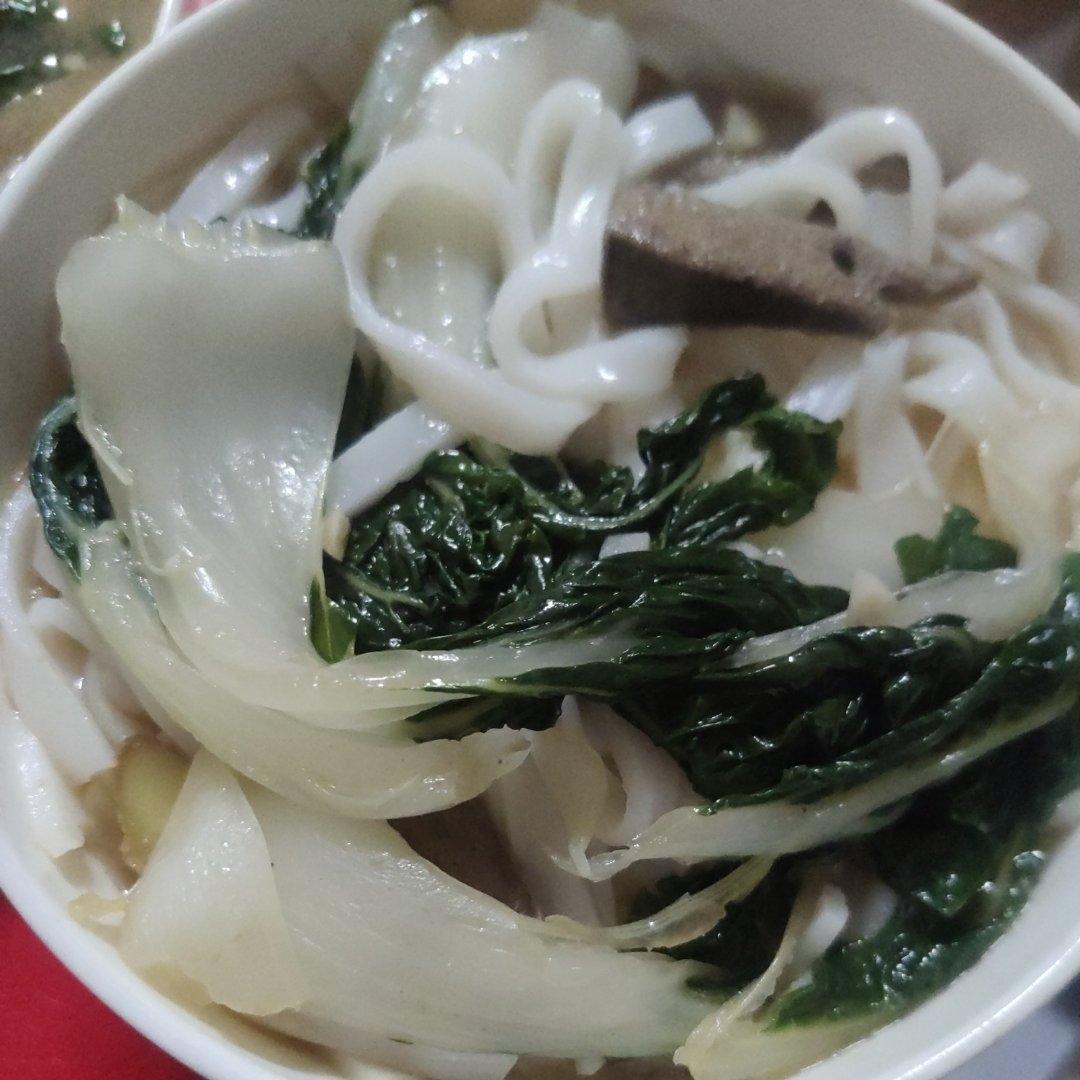 广式早餐-瘦肉汤河粉
