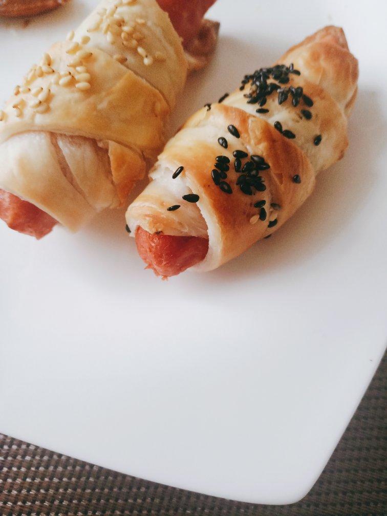 香肠酥皮卷：手抓饼皮还能这样吃，不用和面快速搞定早餐