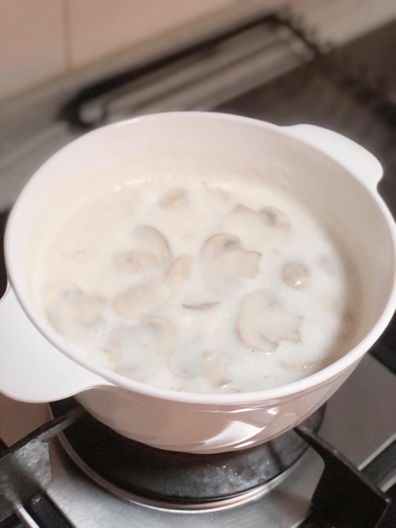 西餐厅好吃的奶油蘑菇汤