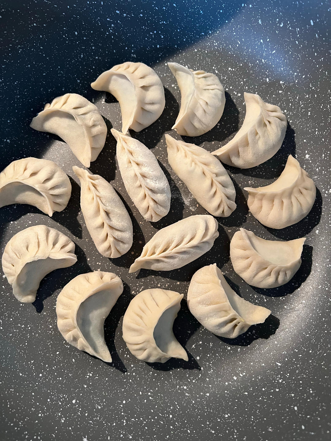 上海大混沌  柳叶蒸饺         煎饺包法