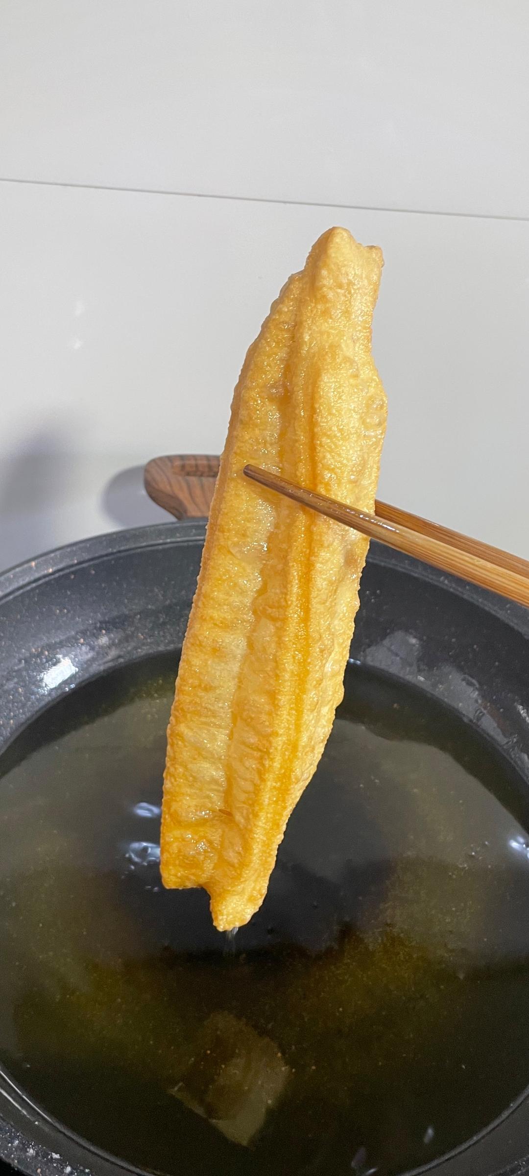 【桥桥妈】炸油条 蝴蝶空心的技巧就在特别的和面整形手法 蓬松酥脆 个个空心