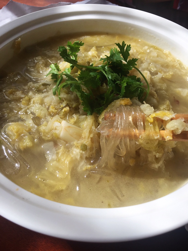 酸菜（东北）炖粉条汤很开胃😁的做法