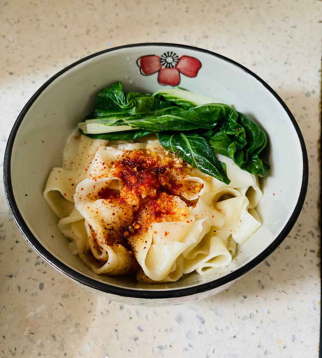 十分钟就能吃上的超简单油泼面