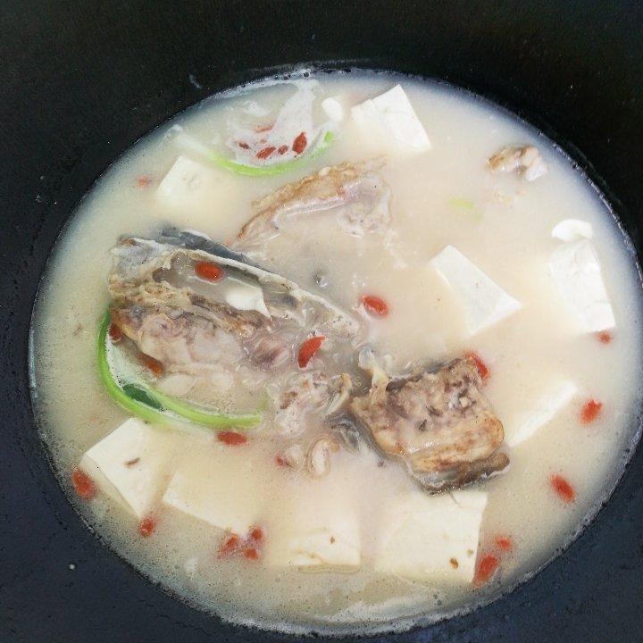 鱼头豆腐汤
