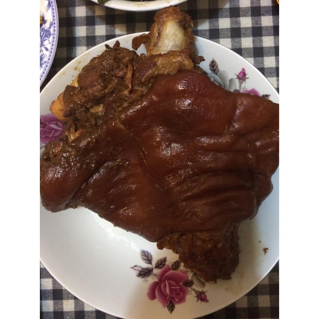 秘制酱肘子