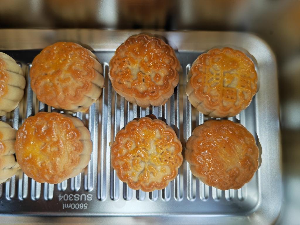 广式豆沙蛋黄月饼（步骤超详细，新手适用）