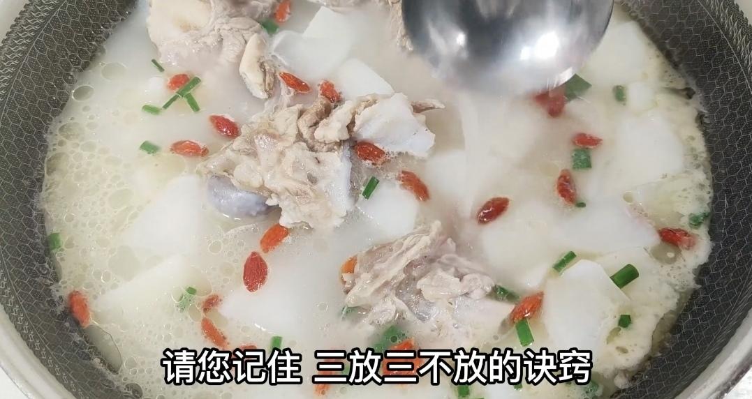 炖大骨头汤（汤色奶白）