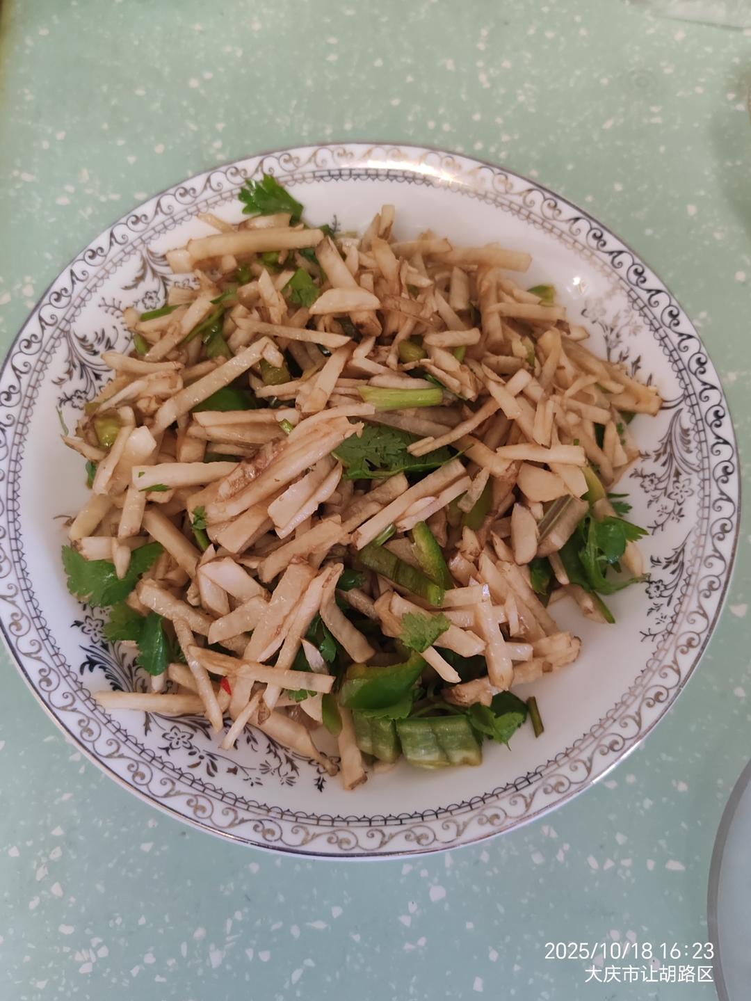 清脆爽口的凉拌姜不辣