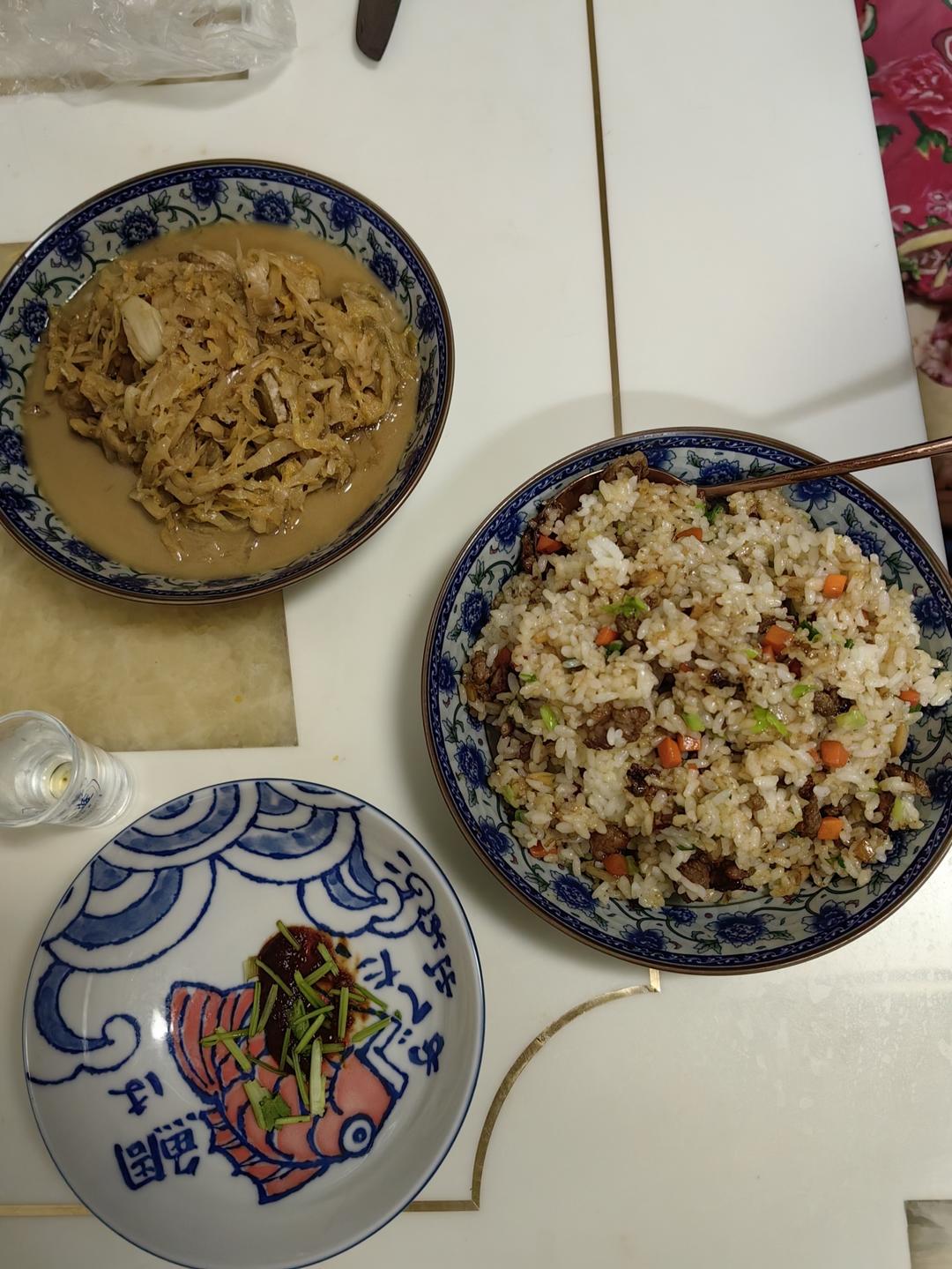 孩子最爱吃香喷喷的牛肉粒炒饭