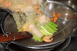 干锅鱿鱼虾的做法 步骤3