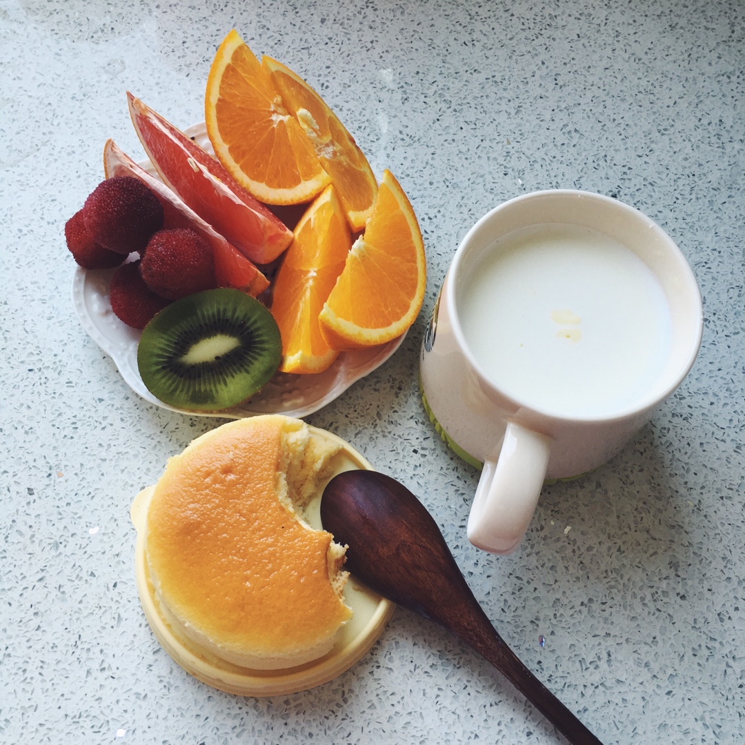 不急不躁吃早餐