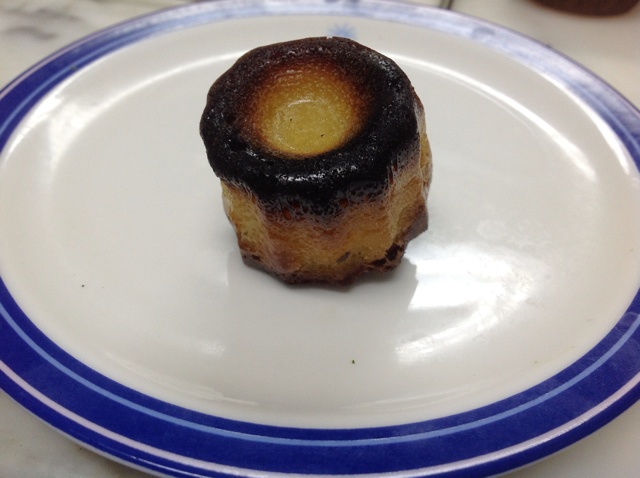 Cannelé（好像翻译成可露丽？）
