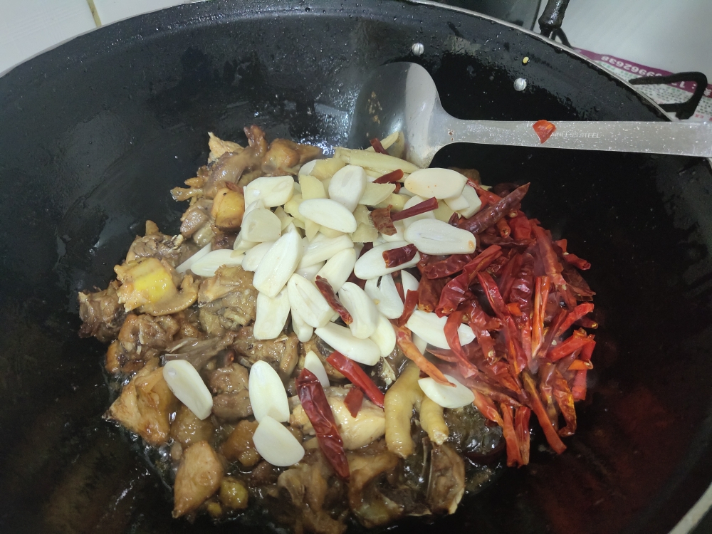 新疆名菜——大盘鸡的做法 步骤4