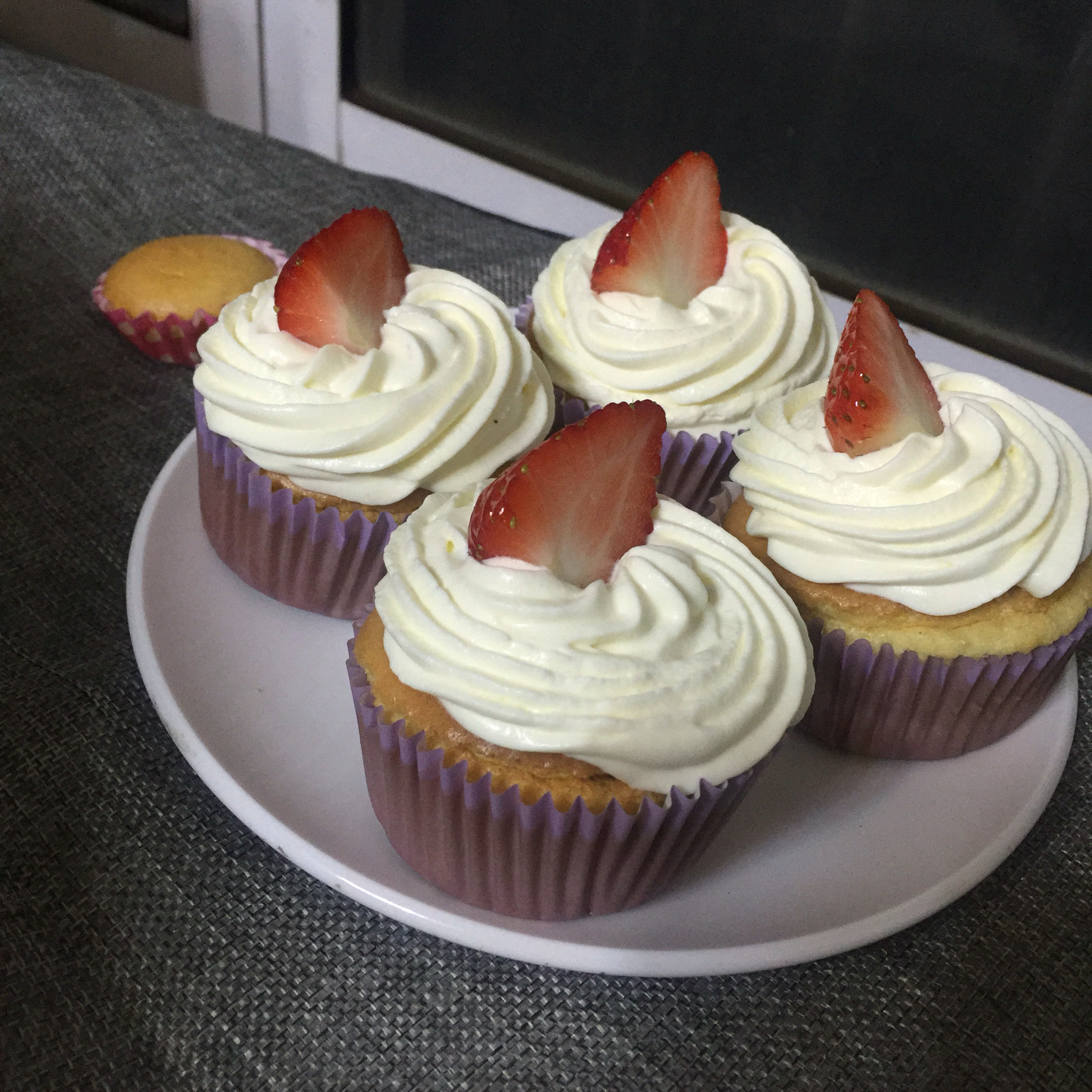 软绵绵戚风纸杯蛋糕