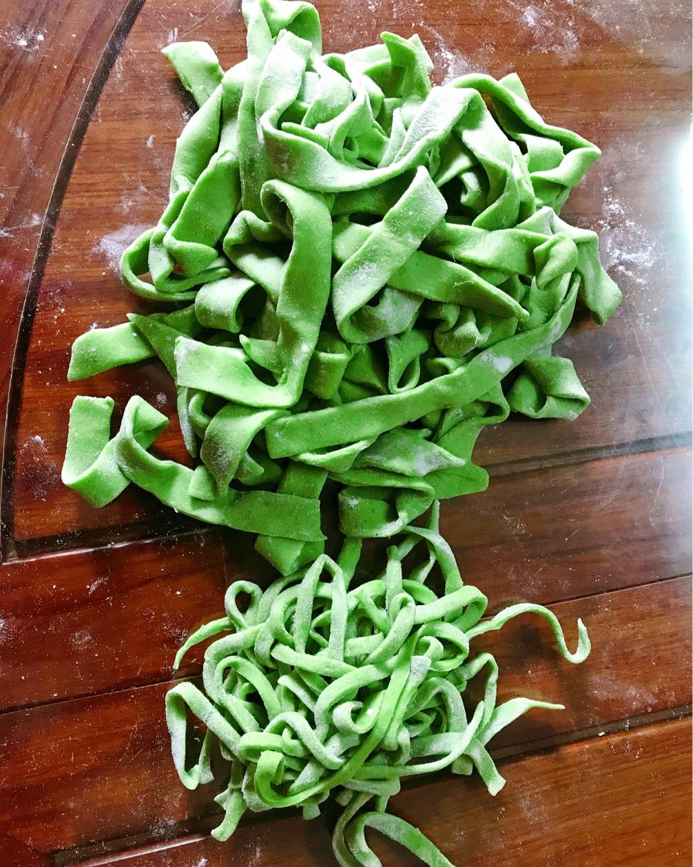 青翠翠滴菠菜鸡蛋手擀面