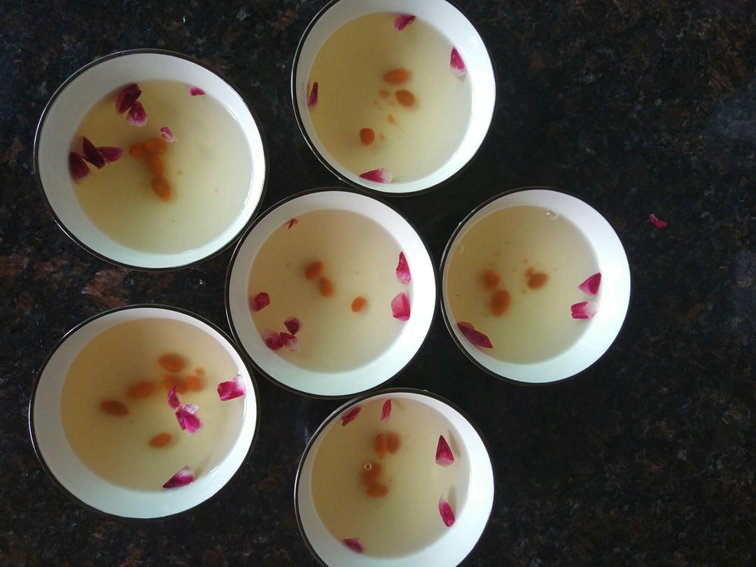 玫瑰枸杞凉粉的做法