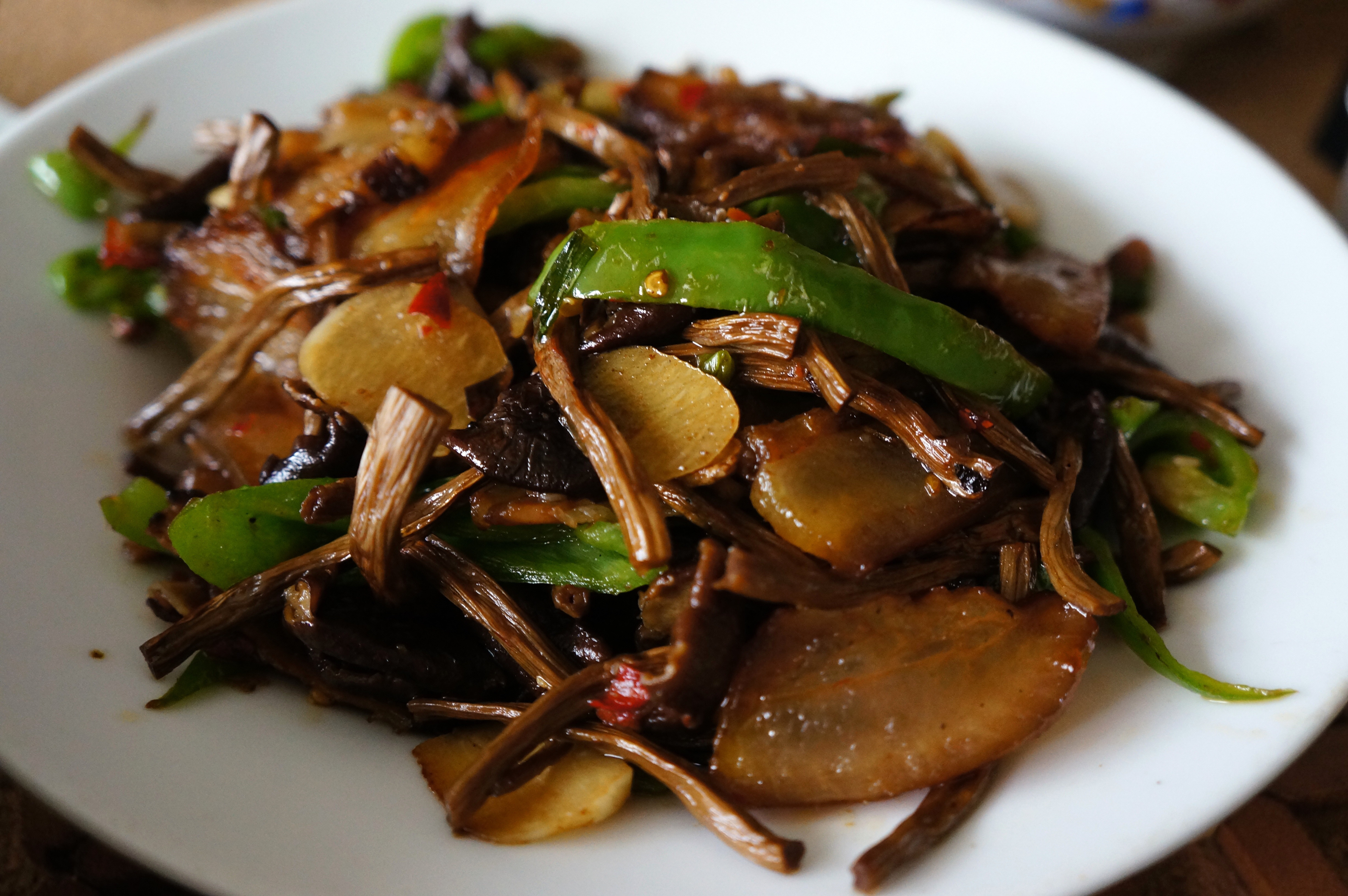 干锅腊肉茶树菇