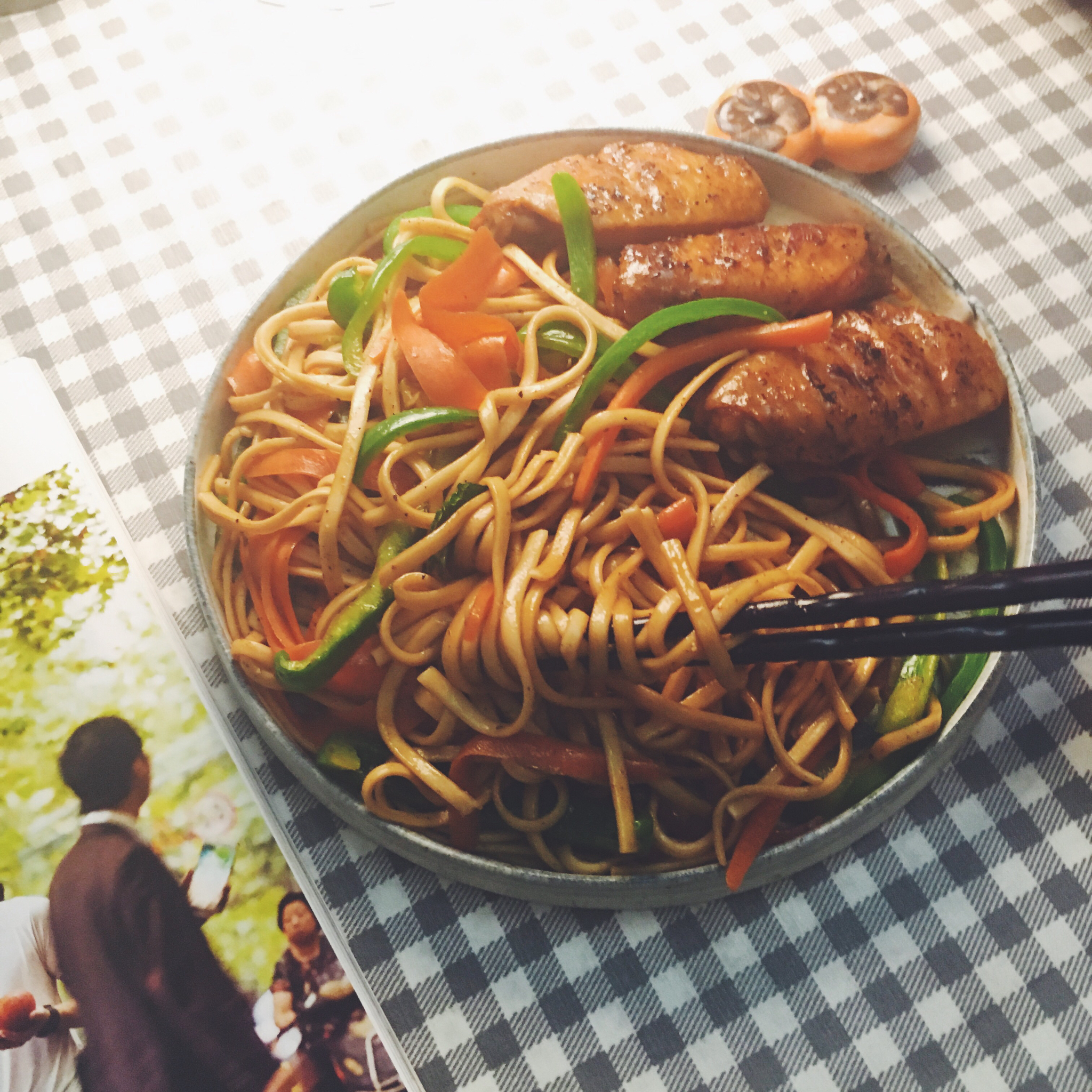 胡萝卜芹菜肉丝炒面