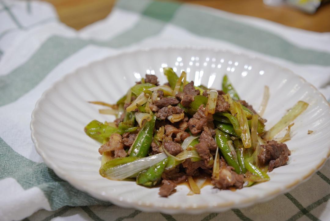 杭椒大葱爆嫩驴肉的做法