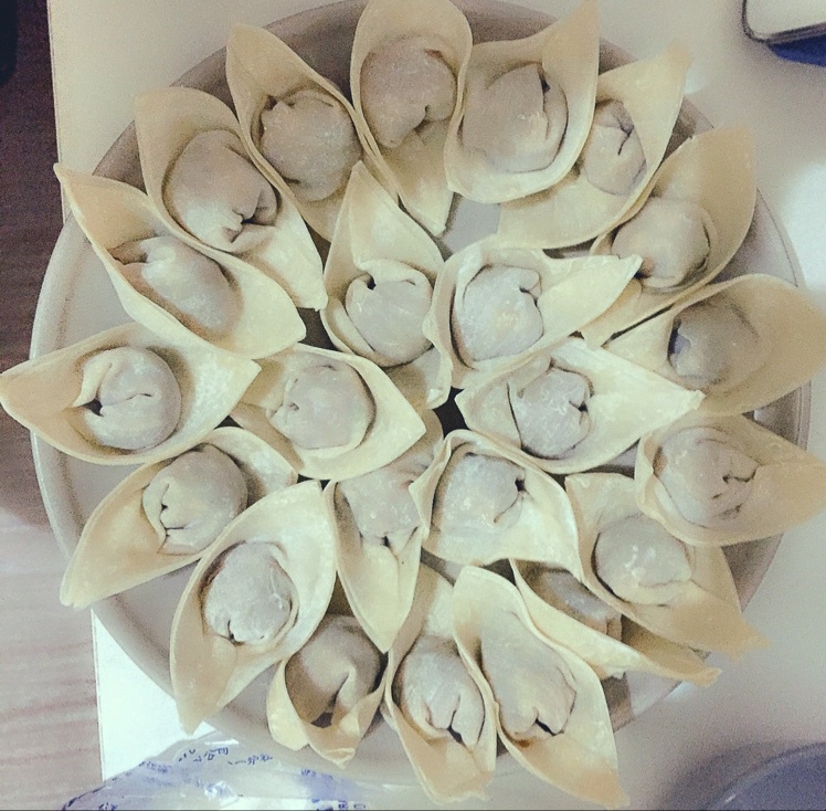 自己包的抄手（不是菜谱只是成品）