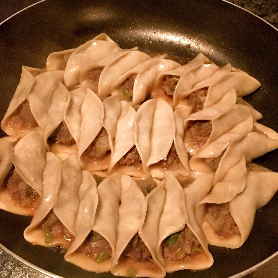 详解最好吃的外焦里嫩牛肉锅贴