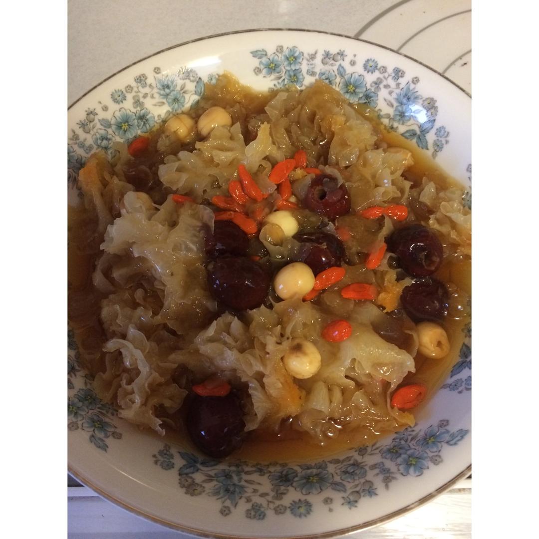 红枣银耳莲子羹
