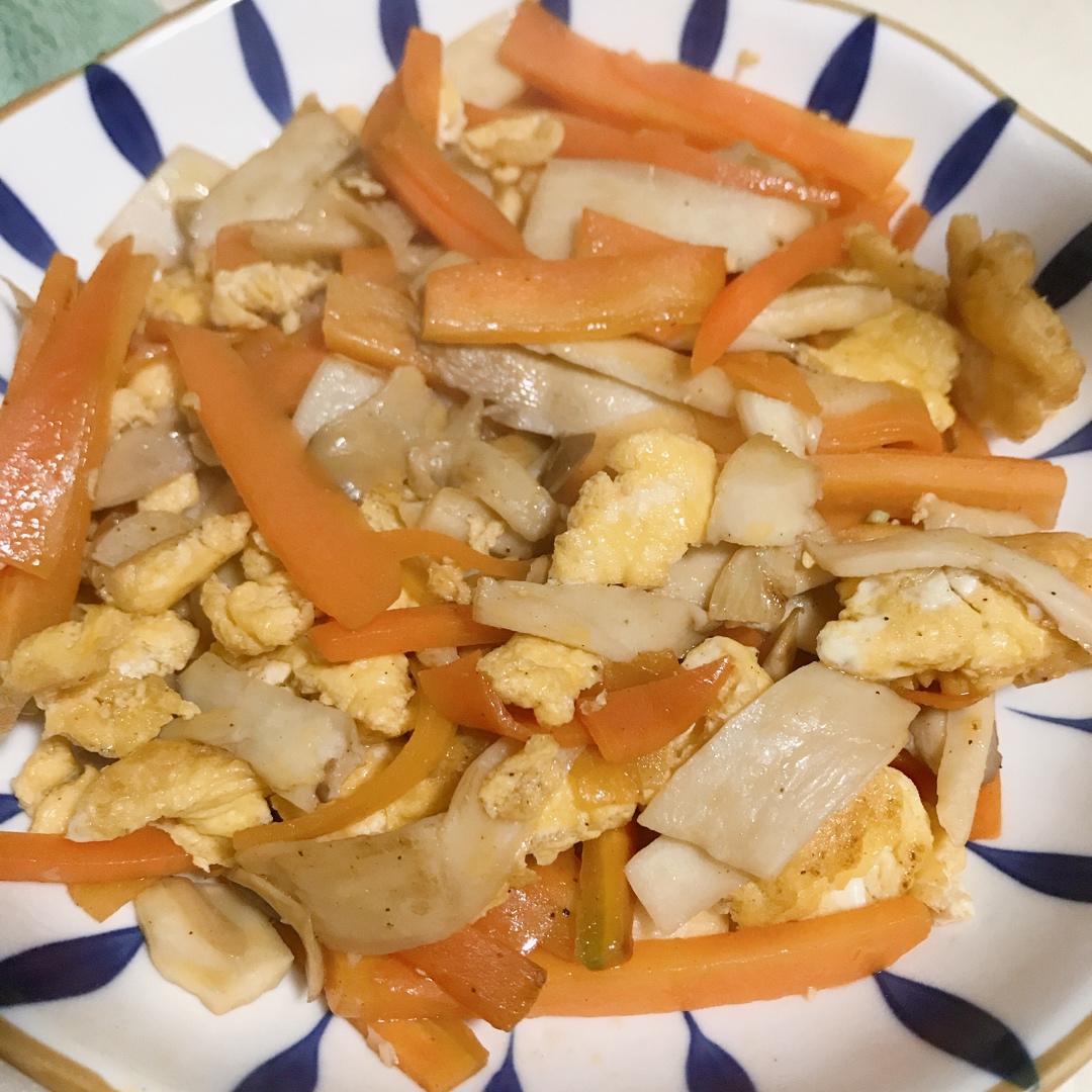 早餐快手菜-胡萝卜杏鲍菇木耳炒鸡蛋