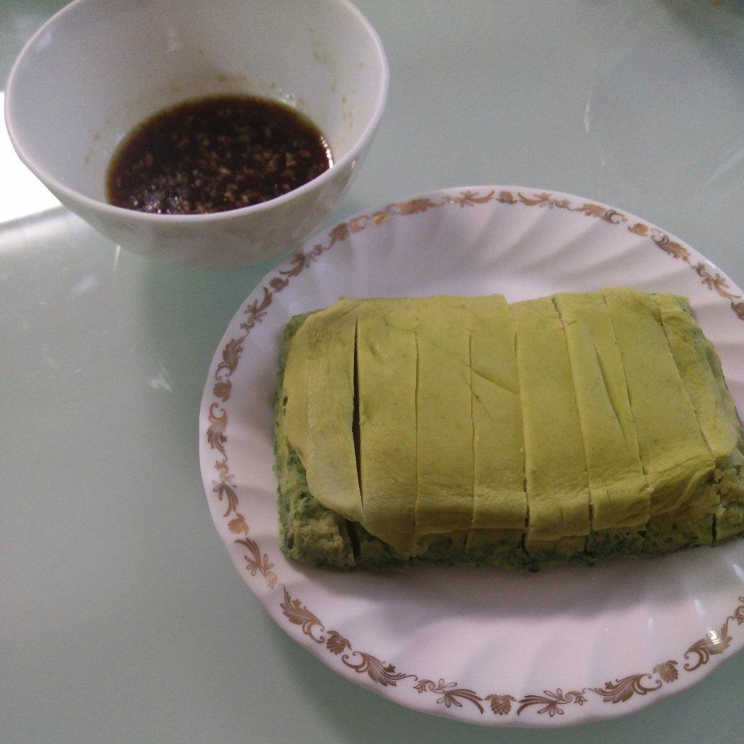 蘸汁菠菜鸡蛋糕——春季养生多吃菠菜